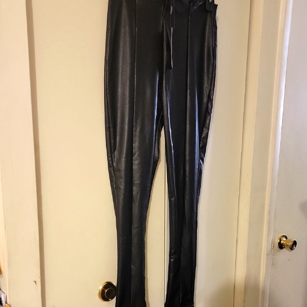 💫Fashion Nova Backin' IT Up Faux LEATHER Leggings